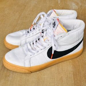 Nike White and Black Sneakers with Tan Soles